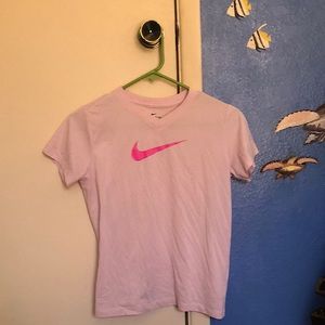 I am selling this tee because it doesn’t fit me